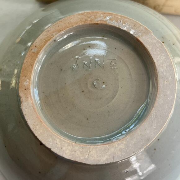 Studio Art Pottery Handmade Bowl Speckled Gray W/ Glossy Finish Signed By Anne C - Picture 11 of 16